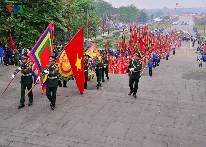 Состоялась церемония зажигания благовоний в память о королях Хунгах