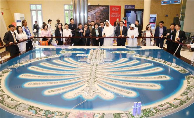 Вице-президент СРВ Данг Тхи Нгок Тхинь посетила посольство Вьетнама в ОАЭ