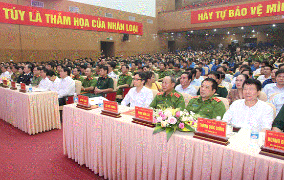 В городе Винь прошел митинг в отклик на Месячник действий по борьбе с наркотиками