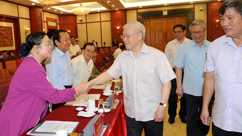 Бывшие руководители Вьетнама высказали мнения по проекту политического доклада