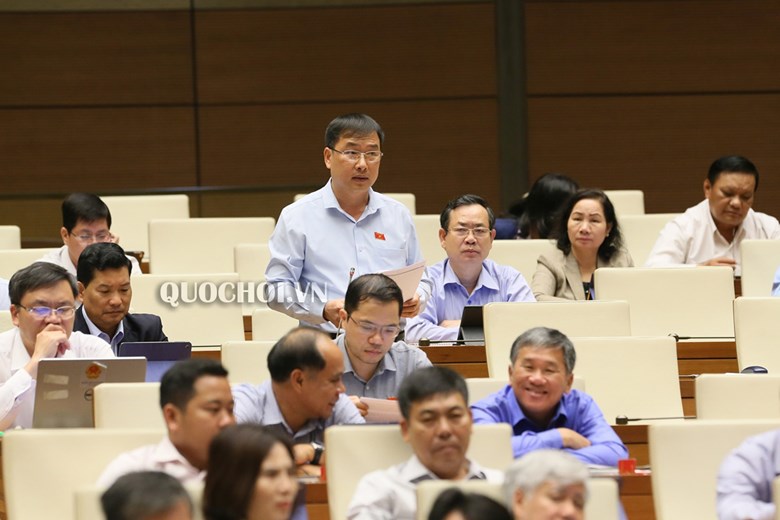 Нацсобрание обсуждает внесение поправок в Закон о кадровых работниках и Закон о госслужащих