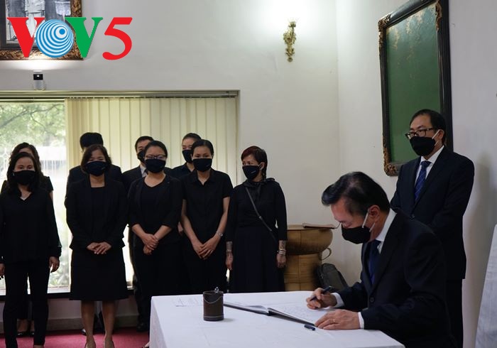 В посольствах Вьетнама в Индии и Республике Корея почтили память бывшего генсека ЦК КПВ Ле Кха Фиеу