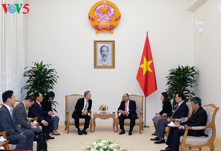 Premier vietnamita recibe a presidente del grupo surcoreano Maekyung