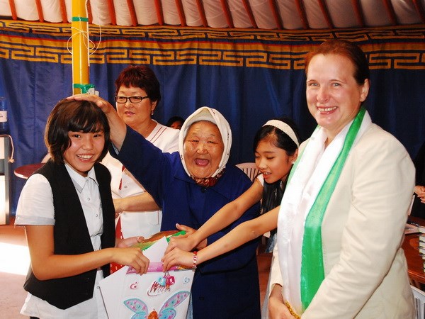 Rusia desea cooperar con Vietnam para impulsar la paz