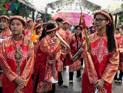 Nuevos diseños de “Ao dai”, mayor aplicabilidad para la vida moderna