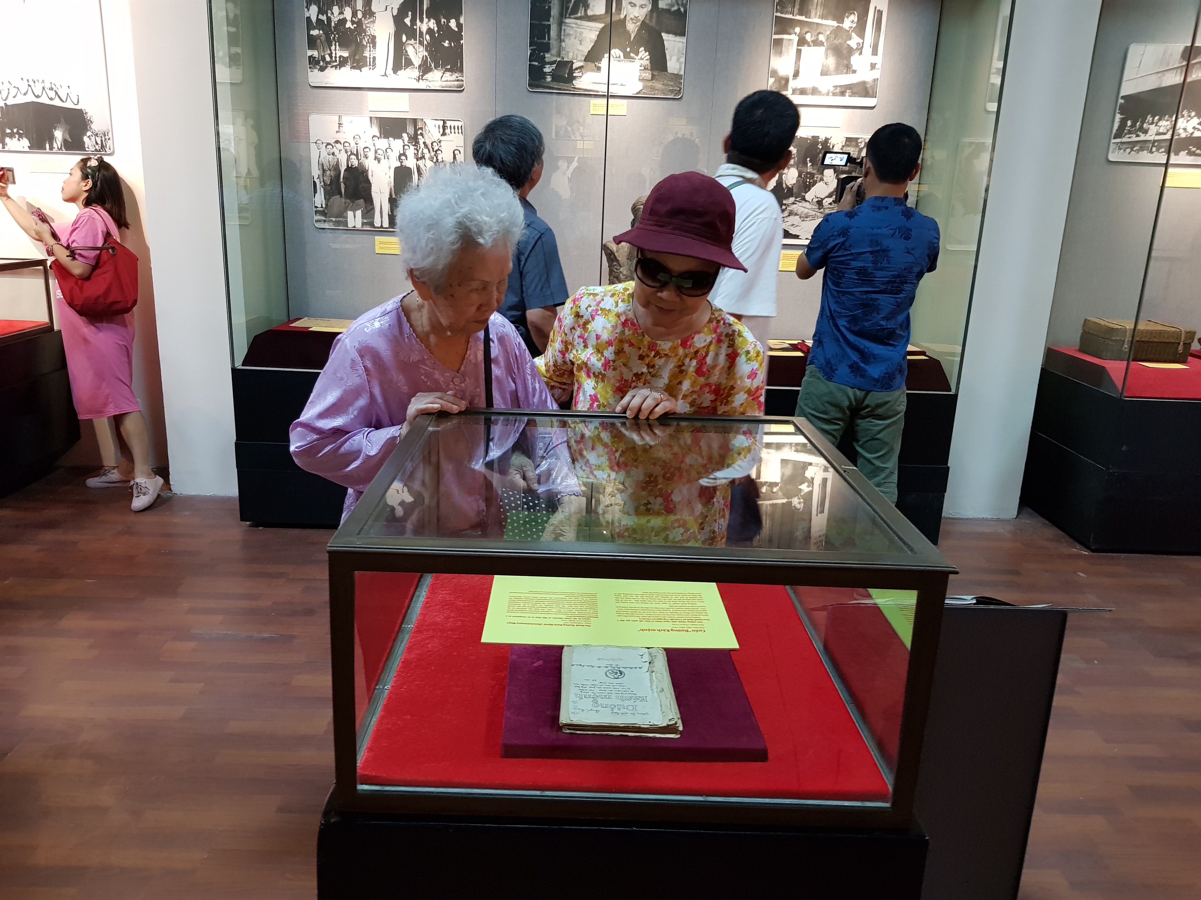 Celebran diversas actividades con motivo del 129 natalicio del presidente Ho Chi Minh