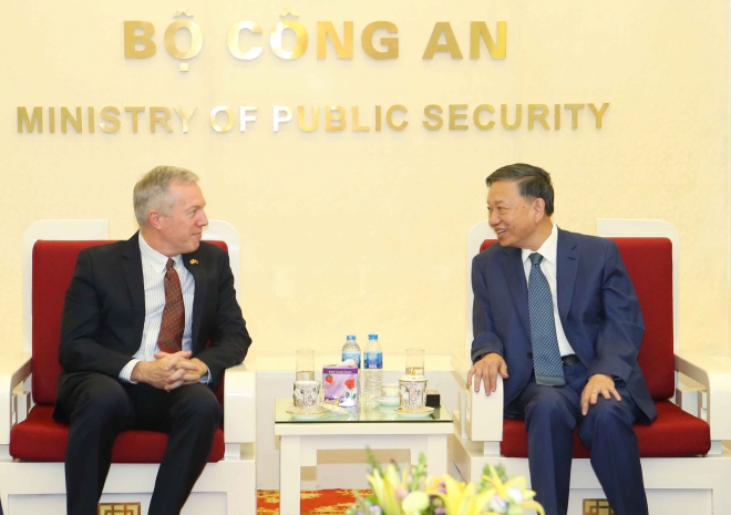 Ministro de Seguridad Pública de Vietnam recibe a representante de Google