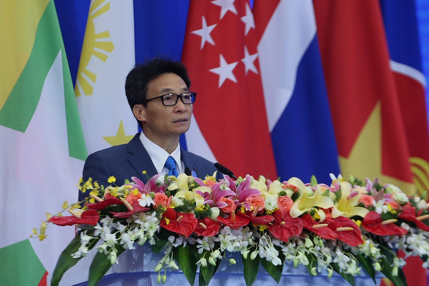 Vicepremier vietnamita participa en Exposición y Cumbre de Negocios e Inversión China-Asean