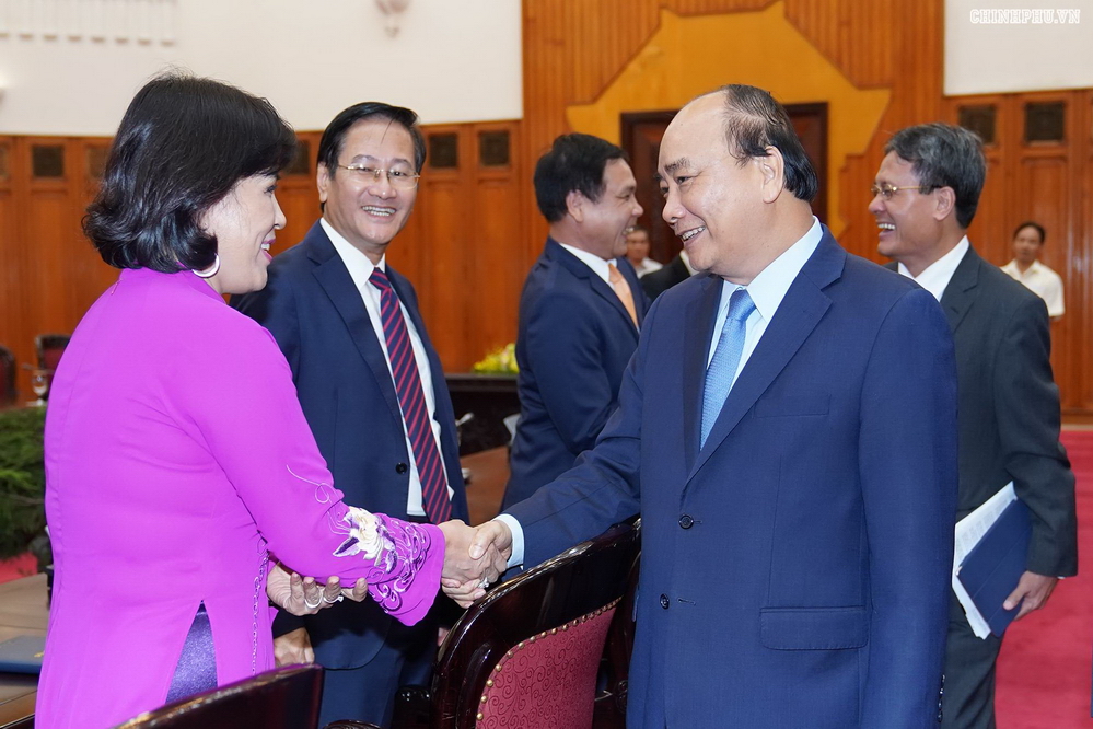 Premier vietnamita recibe a nuevos jefes de misiones diplomáticas nacionales en el extranjero