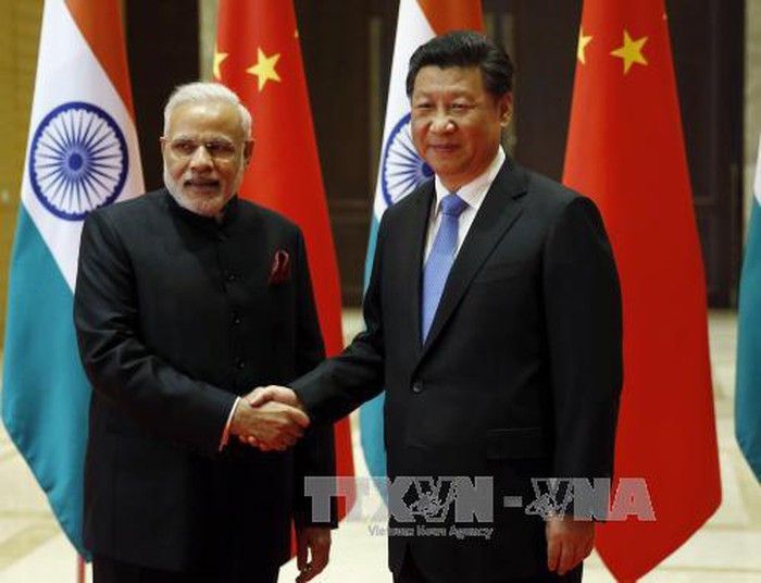 Líderes de India y China debaten temas de cooperación binacional