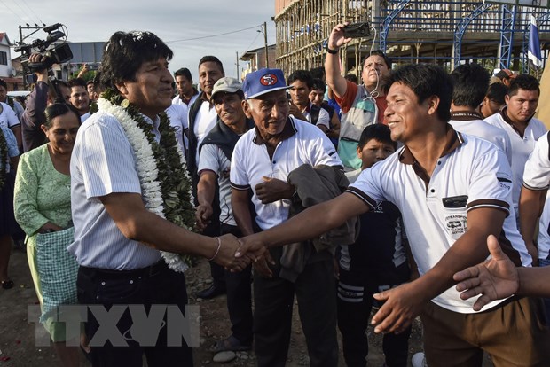 Evo Morales gana primera vuelta de elecciones en Bolivia
