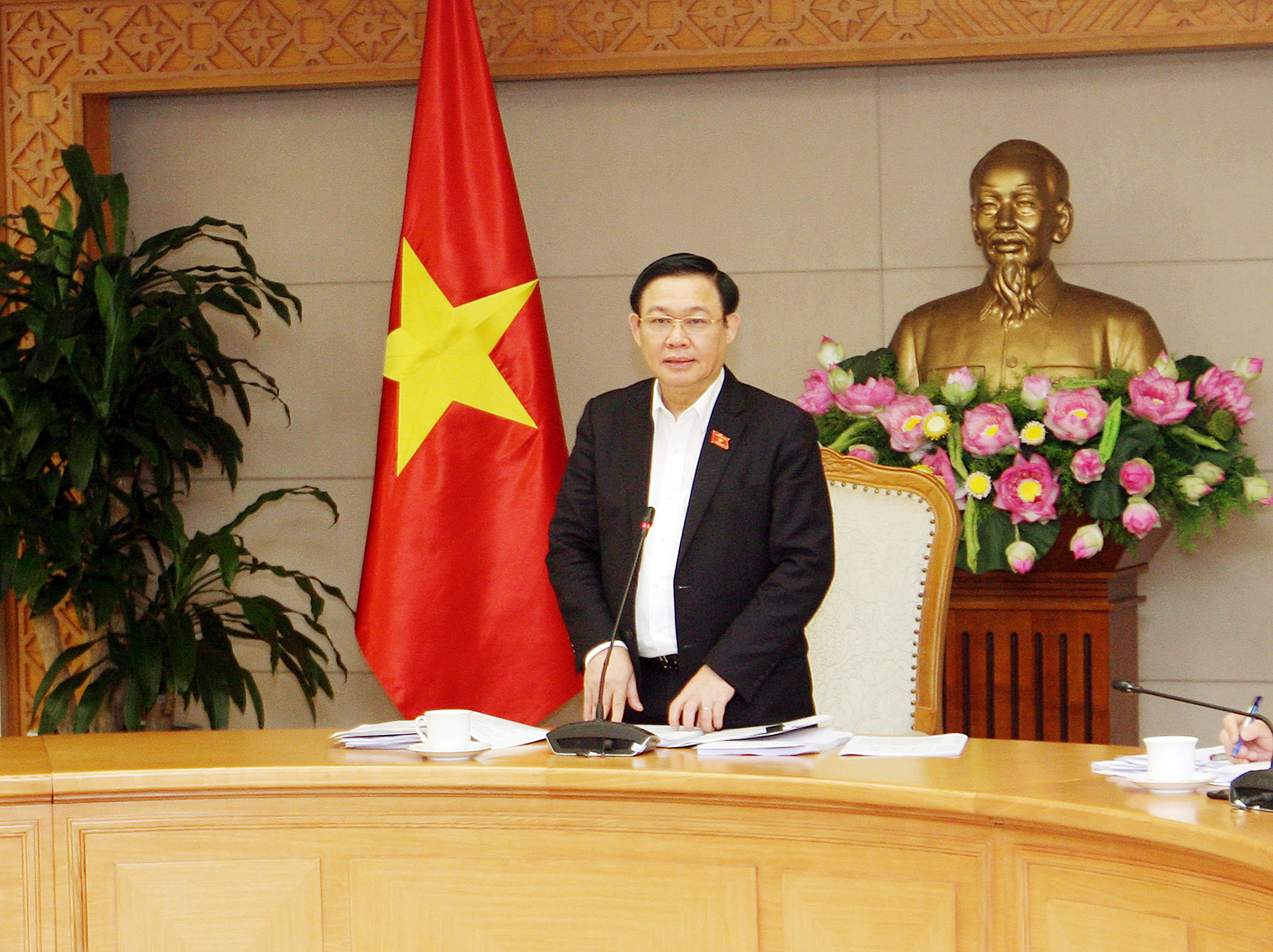 Vicepremier vietnamita preside reunión sobre economía colectiva