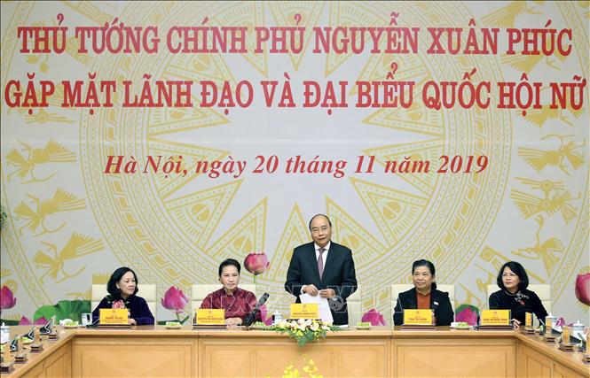 Premier vietnamita se reúne con las dirigentes y diputadas nacionales