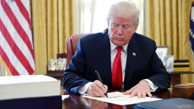 Presidente estadounidense firma leyes sobre Hong Kong
