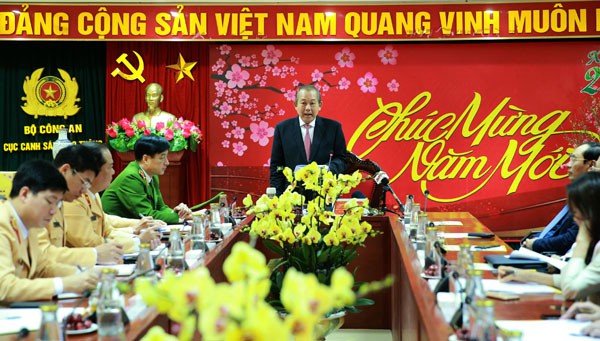 Vicepremier vietnamita visita sector aduanero y policías de tráfico