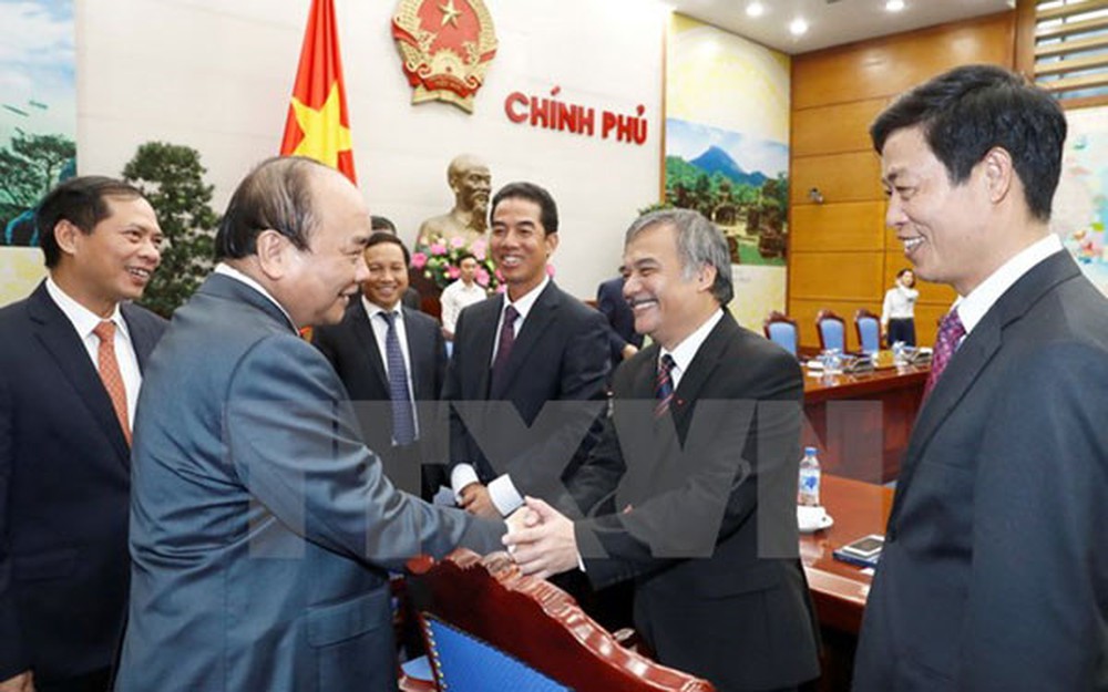 Premier vietnamita se reúne con embajadores y jefes de misiones diplomáticas recién nombrados
