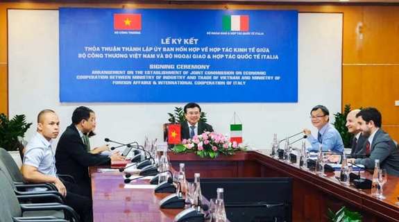 Forman Comisión Conjunta sobre Cooperación Económica Vietnam-Italia