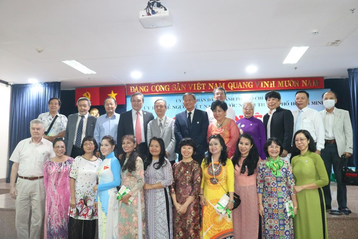 ນະ​ຄອນ​ໂຮ່​ຈີ​ມິນ ພົບ​ປະ​ກັບ​ຜູ້​ຕາງ​ໜ້າ​ຊາວ​ຫວຽດ​ນາມ ອາ​ໄສ​ຢູ່​ຕ່າງ​ປະ​ເທດ ເນື່ອງ​ໃນ​ໂອ​ກາດ​ວັນ​ຊາດ​ທີ 2 ກັນ​ຍາ