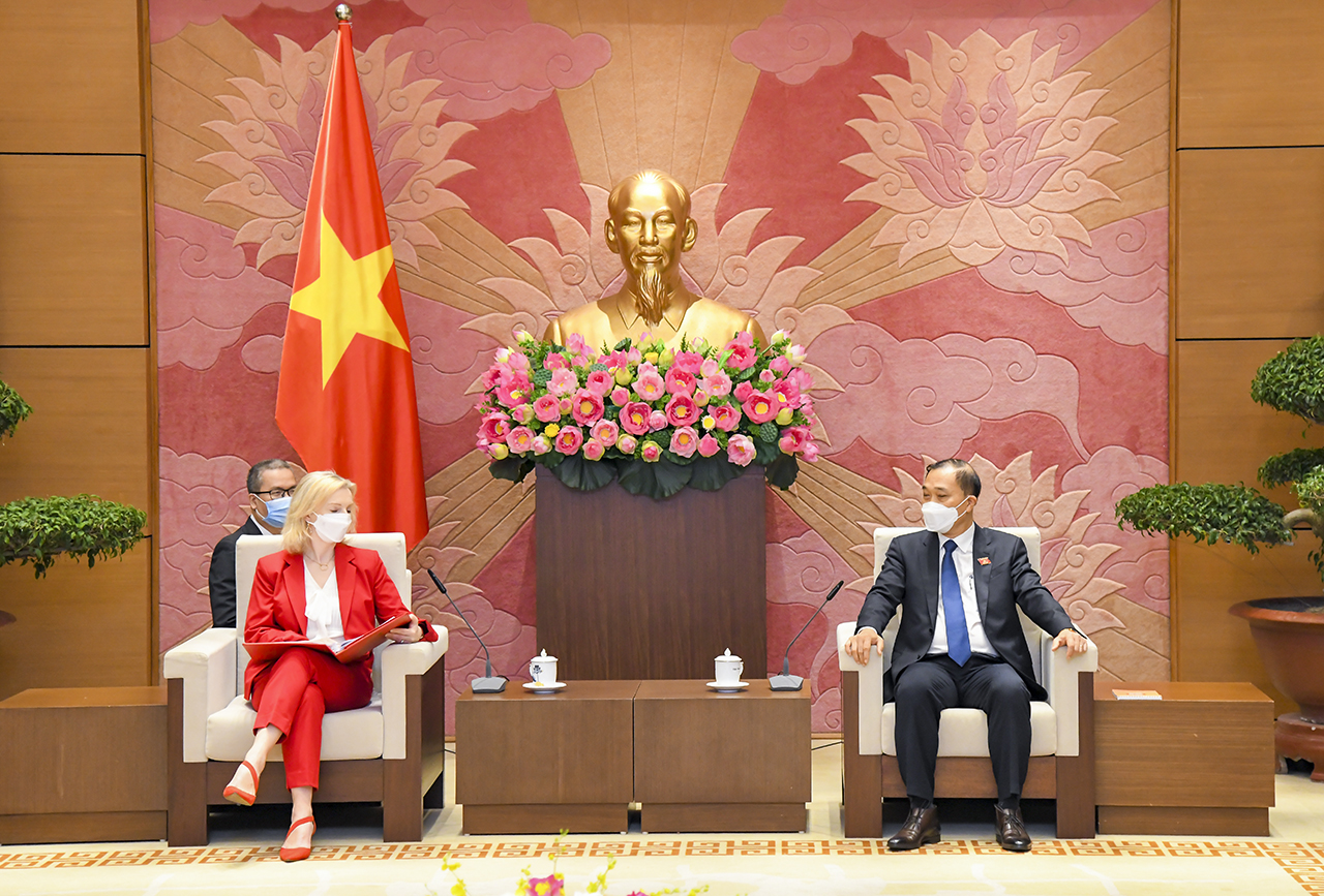 Vietnam aprecia la cooperación multifacética con el Reino Unido