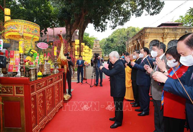 El máximo dirigente político de Vietnam rinde tributos en la Ciudadela Imperial de Thang Long