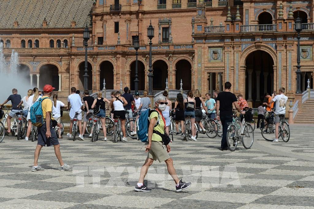 España prevé abrir sus puertas al turismo internacional