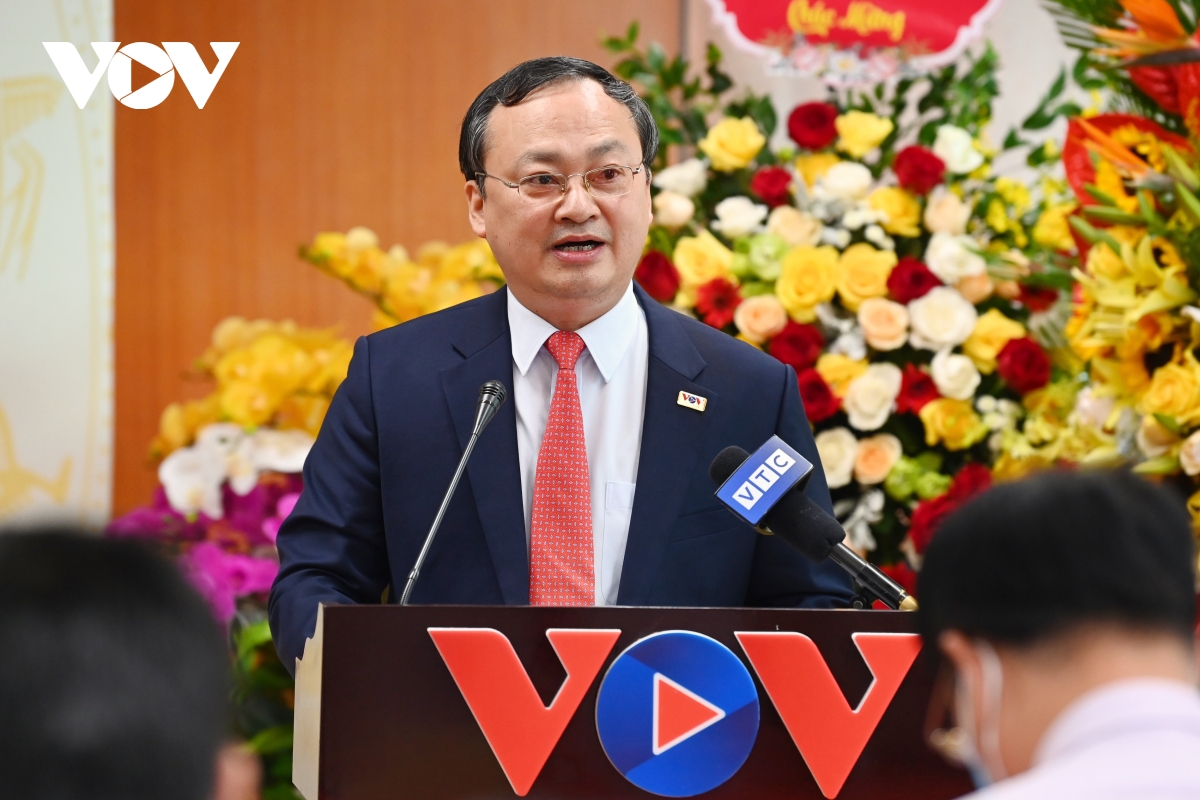Entregan la decisión de nombramiento a Do Tien Sy como director general de la Voz de Vietnam