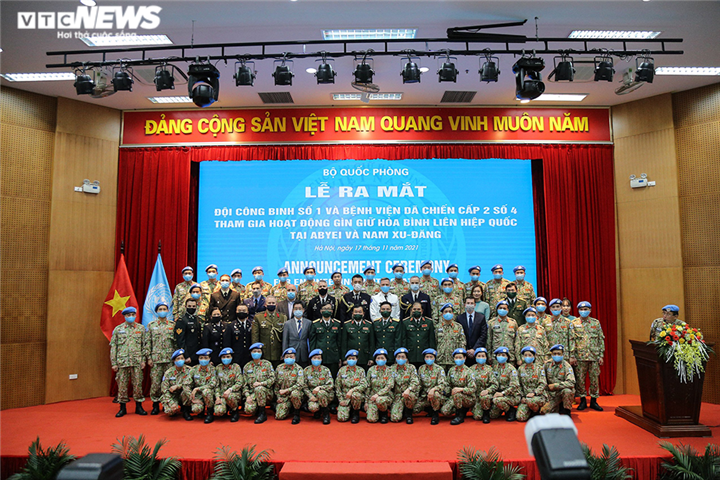 Vietnam presenta primer grupo de ingeniería militar y cuarto hospital de campaña de nivel dos del país