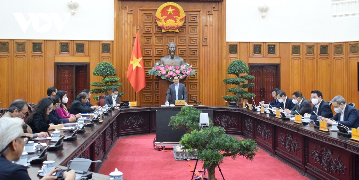 Primer ministro vietnamita se reúne con la Unión de Asociaciones de Literatura y Arte de Vietnam