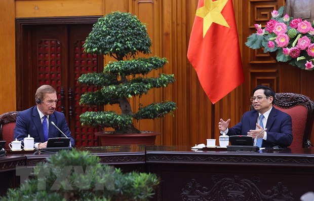 Premier vietnamita propone a empresa de Estados Unidos apoyar a Vietnam Airlines