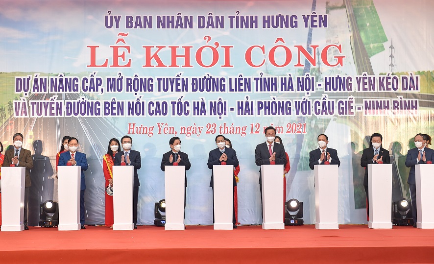 Primer ministro vietnamita asiste a acto inaugural de obras estratégicas en Hung Yen