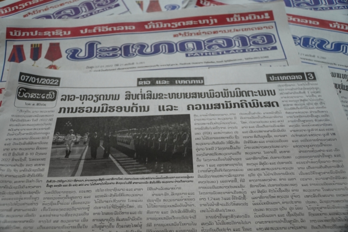 Prensa laosiana destaca el significado de la visita a Vietnam de su primer ministro