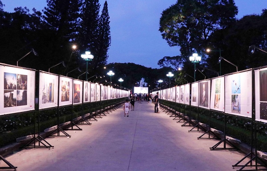 Inauguran exhibición de las mejores fotografías de prensa del mundo en 2021 en Ciudad Ho Chi Minh