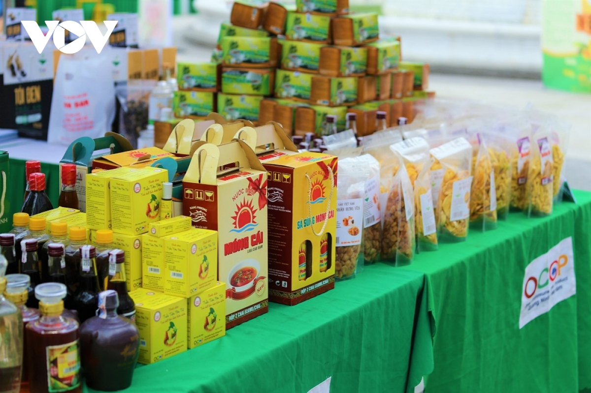 Quang Ninh promueve las ventajas del comercio electrónico para impulsar el consumo de productos OCOP