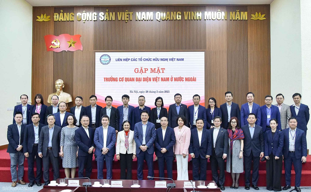 Unión de Organizaciones de Amistad de Vietnam se reúne con jefes de órganos representativos en el exterior
