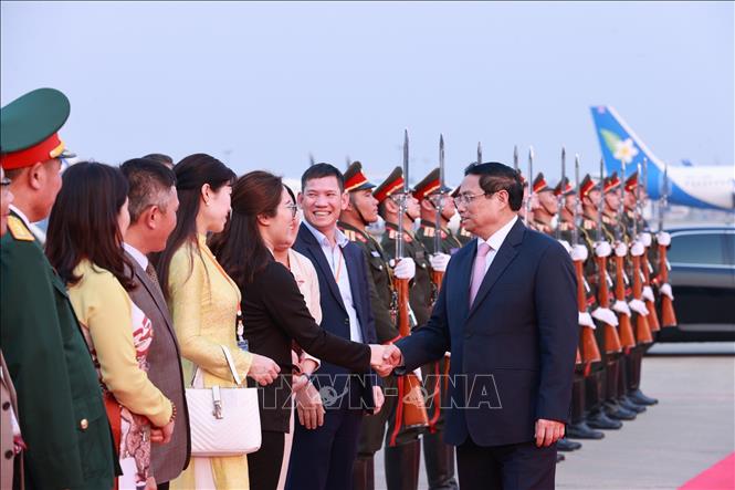 Primer ministro vietnamita concluye su viaje de trabajo para asistir a la IV Cumbre de Comisión del Río Mekong