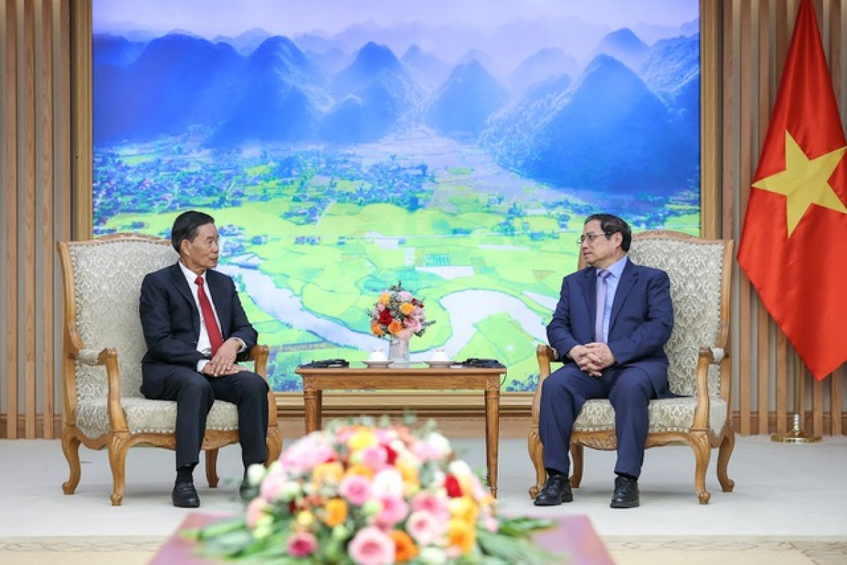 Primer ministro vietnamita se reúne con presidente del Comité Central del Frente para la Construcción Nacional de Laos