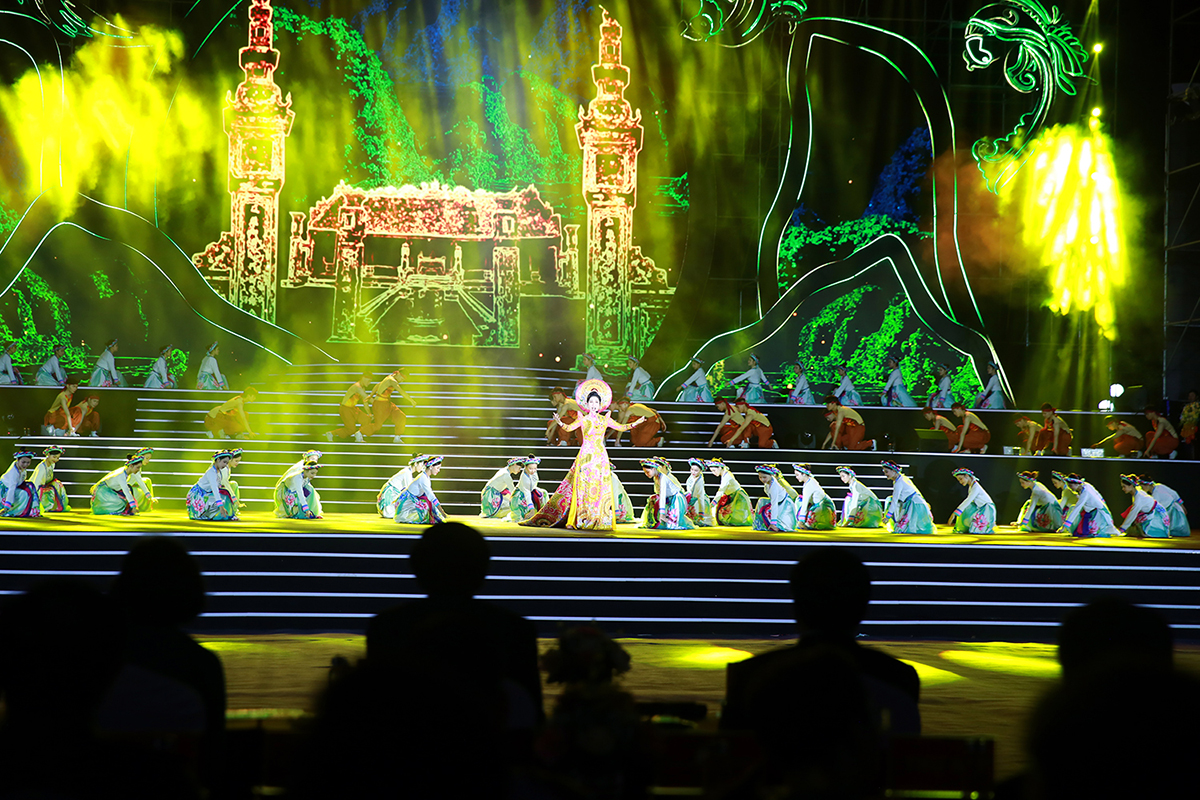 Efectúan una gran gama de festivales atractivos en diferentes localidades vietnamitas