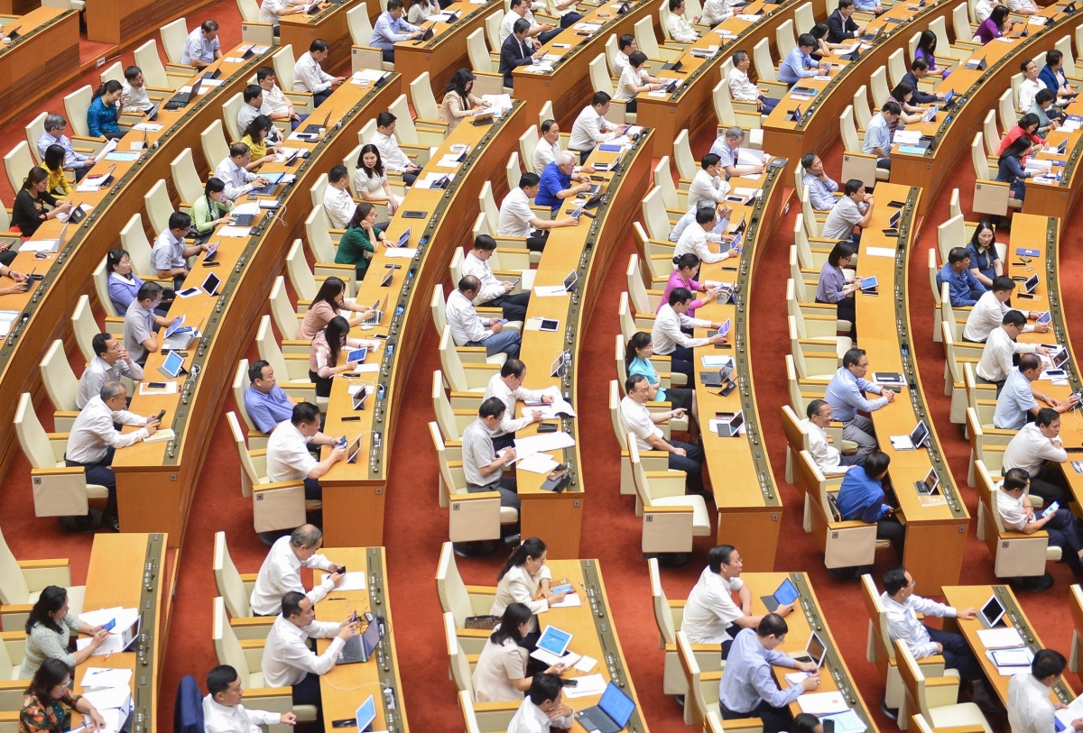 Parlamento vietnamita continúa analizando proyectos de leyes importantes