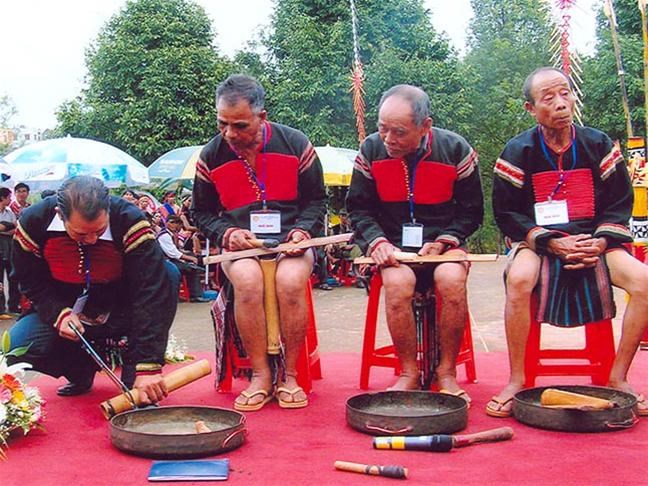 Le ching kram, une innovation musicale des Ede