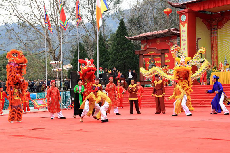 La fête et les jeux populaires du village de Ngoc Tân