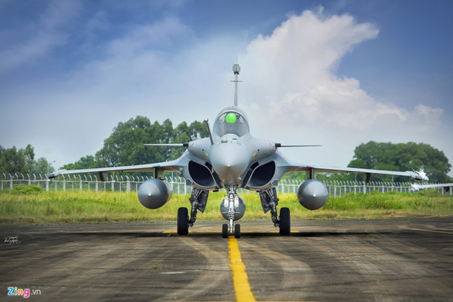 Un rafale français dans le ciel vietnamien