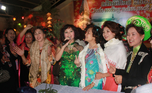 ពិធីជួបមុខ ជូនពរ​ឆ្នាំថ្មីចំពោះអាណិកជន វៀតណាមនៅឯបរទេស