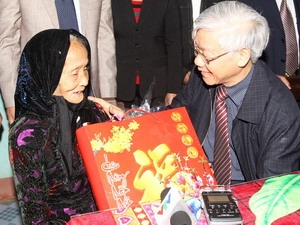 ថ្នាក់ដឹកនាំបក្សរដ្ឋវៀតណាមទៅជូនពរបុណ្យតេតបណ្ដាតំបន់