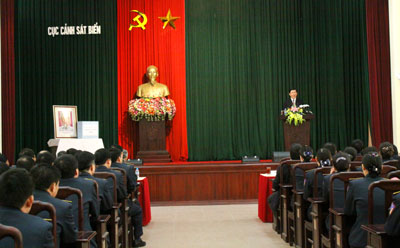 ប្រធានរដ្ឋTruong Tan Sangបានអញ្ជើញទៅបំពេញទស្សនកិច្ចការងារនៅស្នងការនគបាលសមុទ្រ