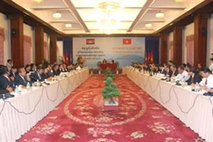 សន្និសិទស្តីពីកិច្ចសហប្រតិបត្តិការនឹងអភិវឌ្ឌ្យបណ្តាខែត្រព្រំដែនវៀតណាម-កម្ពុជាលើកទី៧