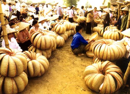 សម្ព័ន្ធសមាគមភូមិរបរវៀតណាមបានចុះហត្ថលេខាលើកិច្ចសហប្រតិបត្តិការជាមួយសភាពាណិជ្ជកមម្មនិងឧស្សហកម្មវៀតណាម