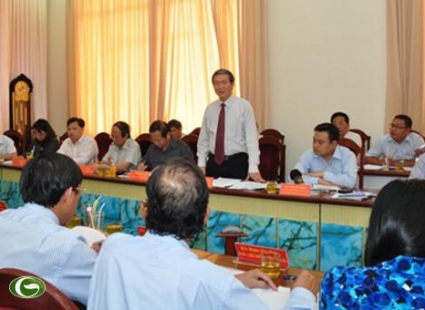 សមាជិកការិយាល័យនយោបាយនិងជាប្រធានគណះ​កម្មាធិការឃោសនា អប់រំមជ្ឈឹមDinh The Huynh ទៅបំពេញការងារនៅខេត្ត Hau Giang