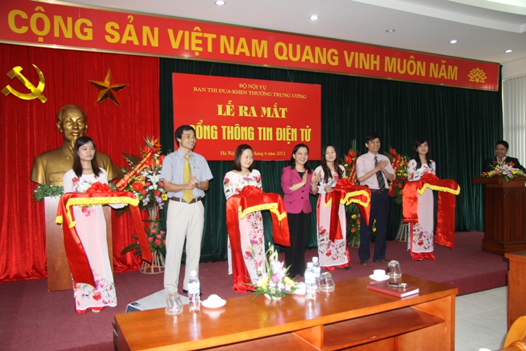 គេហទំព័រអេឡិកត្រូនិក របស់គណះកម្មាធិការប្រឡងប្រណាំង-ស្ងើច​សរសើរ​មជ្ឈឹមបានបើកដាក់អោយដំណើការ