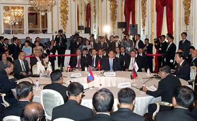 នាយករដ្ឋមន្រ្តីNguyen Tan Dung អញ្ចើញចូលរួមសន្និសិទ្ធជាន់ខ្ពស់មេគង្គ-ជប៉ុន