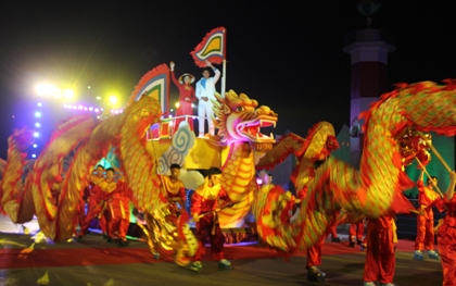 របាំឡាំវង់ក្នុងរាត្រី Canaval Ha  Long ​2012